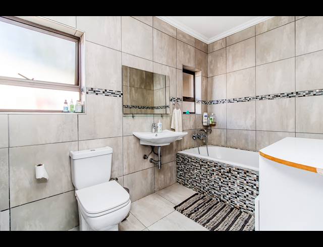 4 BEDROOM FREESTANDING FOR SALE IN MALANSHOF